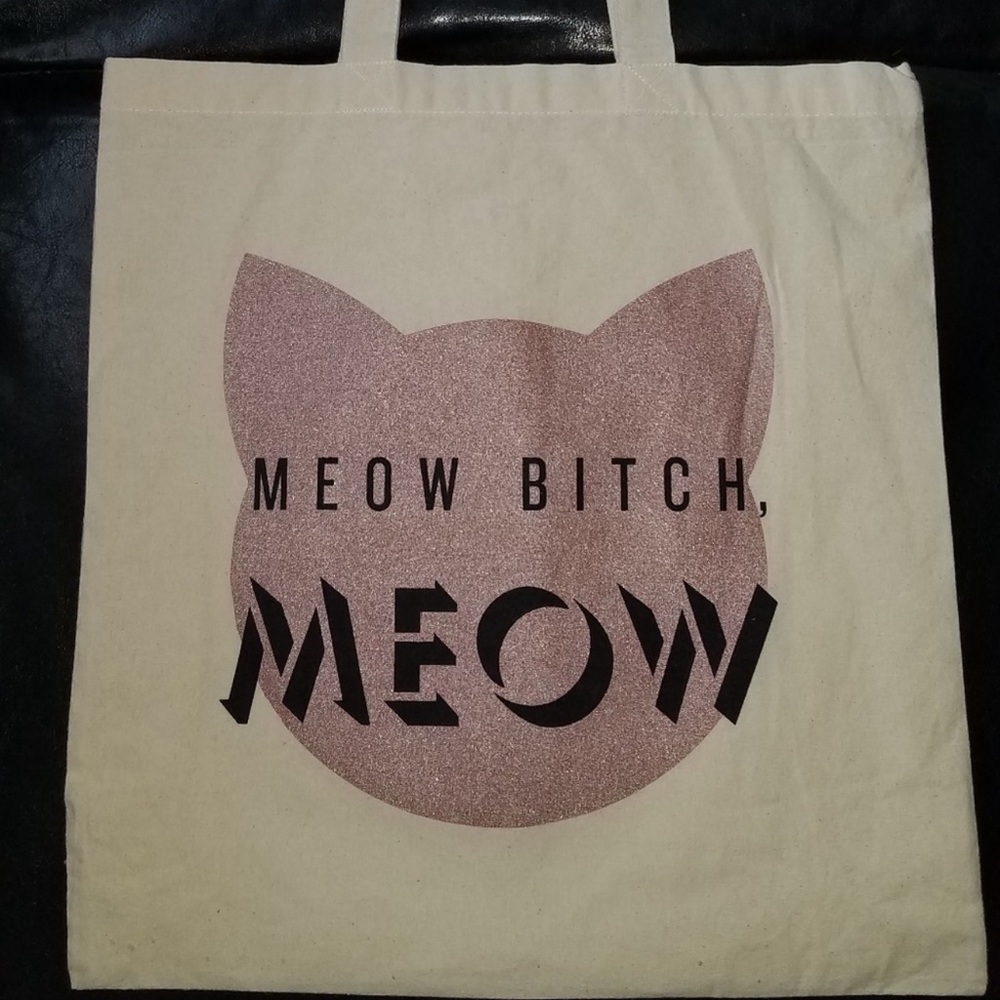 Kittenish by Jessie James Decker tote
